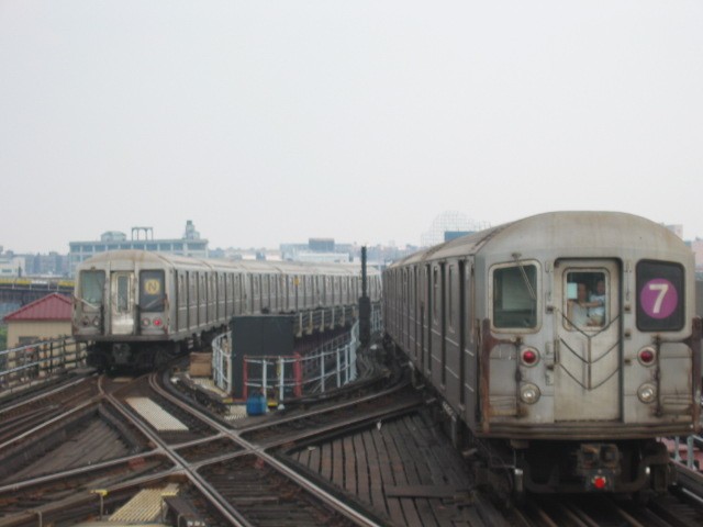 MTA New York City Subway: R68/A & R142 (B) (D) (4) Trains @ 161st Street- Yankee Stadium 